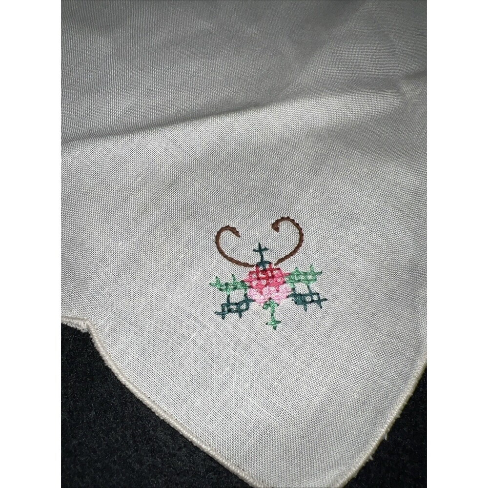 VTG HANKIE HANKY PETIT POINT PINK FLORAL CROSS DESIGN ON SIMPLE WHITE LINEN  15”